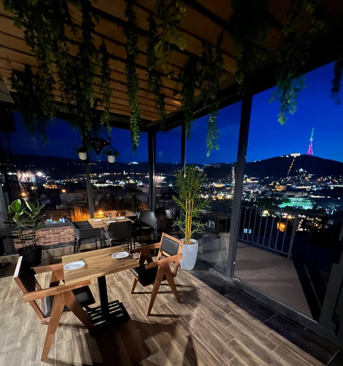 Hotel Livin Tbiliszi Kültér fotó