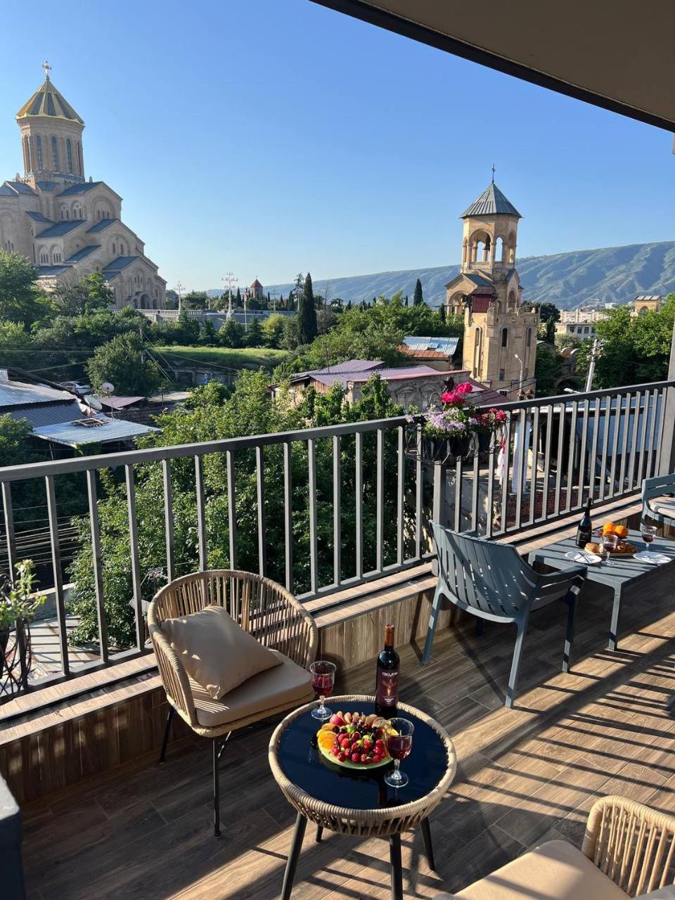 Hotel Livin Tbiliszi Kültér fotó