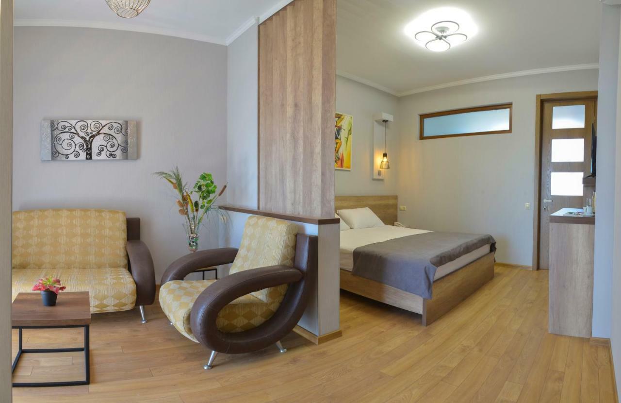 Hotel Livin Tbiliszi Kültér fotó