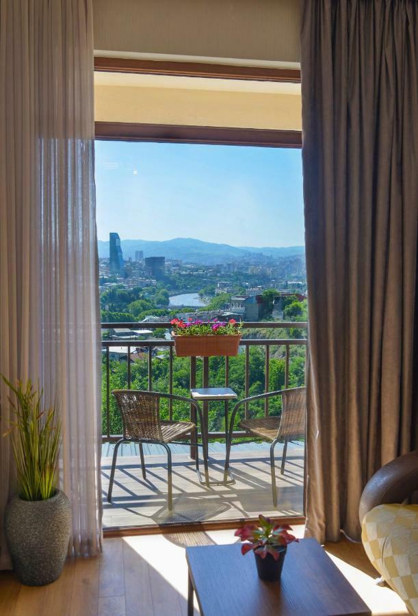 Hotel Livin Tbiliszi Kültér fotó